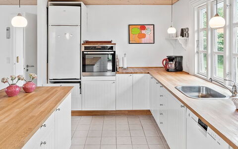 Skrolan - 200M from the Sea: Cuisine, Comptoir, Appareil De Cuisine, Sol, Design Intérieur, Cabinetry, Bois, Principaux Appliance, Sol, Meubles