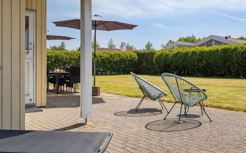 Wreth - 300M from the Sea: Bleu, Arbuste, Chalet, Couverture De Sol, Jardin, Biens, Ombre, Aménagement Paysager, Ferme, Eco Hôtel