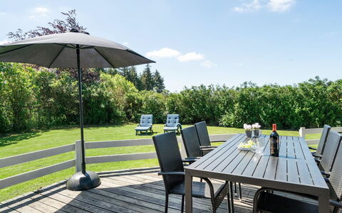 Kajana - 400M from the Sea: Maison, Domicile, Toit, Chalet, Biens, Aménagement Paysager, Batiments Jardin, Siding, Ferme