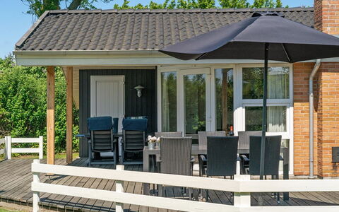 Kajana - 400M from the Sea: Maison, Domicile, Toit, Chalet, Biens, Aménagement Paysager, Batiments Jardin, Siding, Ferme