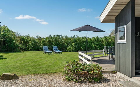Kajana - 400M from the Sea: Maison, Domicile, Toit, Chalet, Biens, Aménagement Paysager, Batiments Jardin, Siding, Ferme
