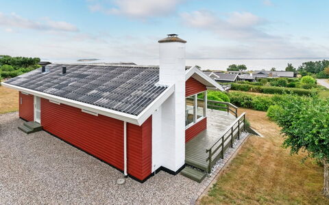 Miriam - 300M from the Sea: Toit, Maison, Lot Terre, Domicile, Chalet, Biens, Batiments Jardin, Ombre, Cabane En Rondins, Aménagement Paysager