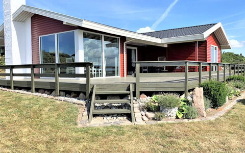 Miriam - 300M from the Sea: Toit, Maison, Lot Terre, Domicile, Chalet, Biens, Batiments Jardin, Ombre, Cabane En Rondins, Aménagement Paysager