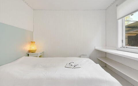 Aksa - 400M from the Sea: Mur, Design Intérieur, Sol, Bois, Sol, Plafond, Chambre, Éclairage, Pièce, Lit