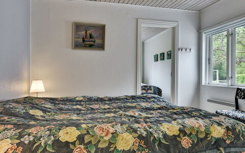 Thrugels - 200M from the Sea: Chambre, Lit, Drap De Lit, Literie, Design Intérieur, Meubles, Linge, Cadre De Lit, Sol, Plafond
