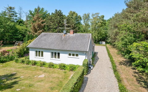 Thrugels - 200M from the Sea: Herbe, Arbuste, Maison, Jardin, Domicile, Chalet, Lot Terre, Pelouse, Couverture De Sol