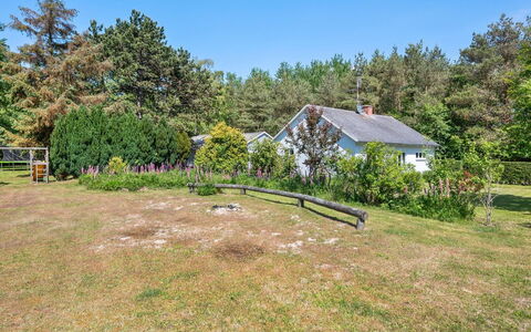 Thrugels - 200M from the Sea: Herbe, Arbuste, Maison, Jardin, Domicile, Chalet, Lot Terre, Pelouse, Couverture De Sol