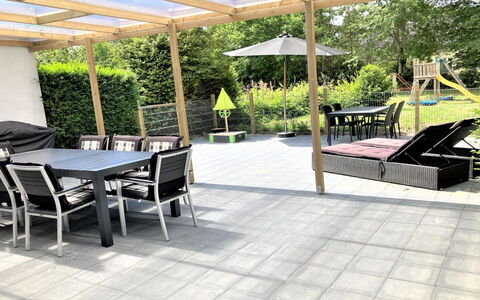 Thrugels - 200M from the Sea: Meubles, Sol, Mobilier De Jardin, Sol, Tableau De Plein Air, Composite, Pot De Fleur, Chaise, Ombre, Jardin