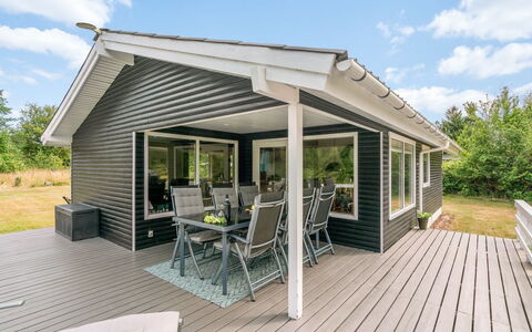 Giertrud - 500M from the Sea: Bois, Porche, Siding, Domicile, Toit, Maison, Chalet, Porte, Plate-Forme, Dur