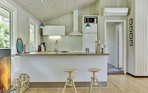 Giertrud - 500M from the Sea: Sol, Design Intérieur, Bois, Plafond, Sol, Luminaire, Cuisine, Parquet, Domicile, Électroménager