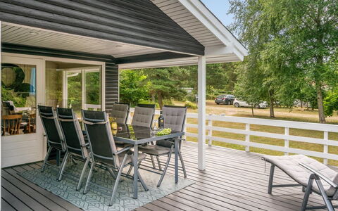 Giertrud - 500M from the Sea: Bois, Porche, Mobilier De Jardin, Domicile, Porte, Meubles, Chalet, Plate-Forme, Siding, Ombre