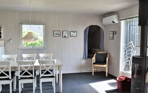 Kustaa - 1Km from the Sea: Meubles, Bois, Sol, Design Intérieur, Sol, Plafond, Pièce, Chaise, Table Cuisine Et Salle A Manger, Salon