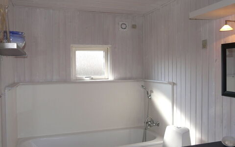 Kustaa - 1Km from the Sea: Mur, Baignoire, Luminaire Plomberie, Salle De Bains, Sol, Sol, Design Intérieur, Plafond, Plomberie, Pièce