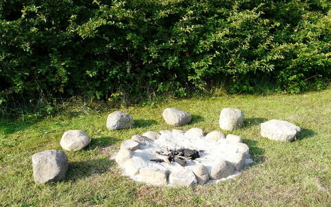 Kustaa - 1Km from the Sea: Herbe, Roche, Couverture De Sol, Jardin, Pelouse, Matériau Naturel, Arrière-Cour
