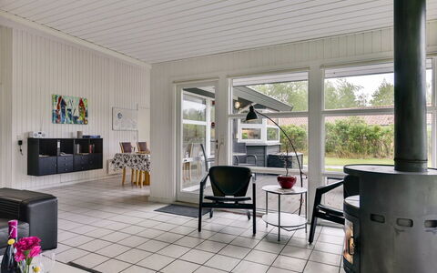 Riaan - 200M from the Sea: Meubles, Design Intérieur, Sol, Bois, Sol, Plafond, Parquet, Chaise, Table, Éclairage