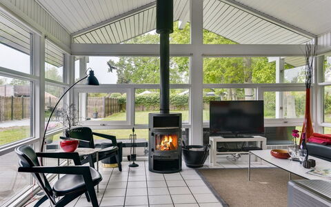 Riaan - 200M from the Sea: Meubles, Design Intérieur, Sol, Bois, Sol, Plafond, Parquet, Chaise, Table, Éclairage