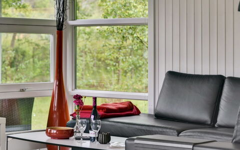 Riaan - 200M from the Sea: Meubles, Design Intérieur, Sol, Bois, Sol, Plafond, Parquet, Chaise, Table, Éclairage