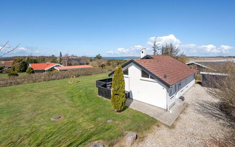 Faina - 100M from the Sea: Toit, Maison, Domicile, Chalet, Porte, Siding, Plate-Forme, Porche, Planche, Dur