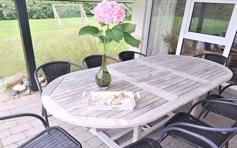 Faina - 100M from the Sea: Toit, Maison, Domicile, Chalet, Porte, Siding, Plate-Forme, Porche, Planche, Dur