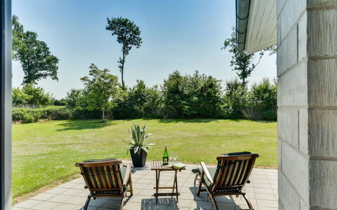 Jaike - 350M from the Sea: Meubles, Design Intérieur, Sol, Bois, Sol, Plafond, Parquet, Chaise, Table, Éclairage