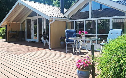Sporgh - 100M from the Sea: Bois, Domicile, Ombre, Porte, Chalet, Mobilier De Jardin, Plate-Forme, Porche, Dur, Chaise