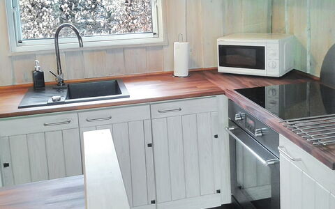 Sporgh - 100M from the Sea: Sol, Cuisine, Appareil De Cuisine, Bois, Comptoir, Cabinetry, Meubles, Evier, Sol, Design Intérieur