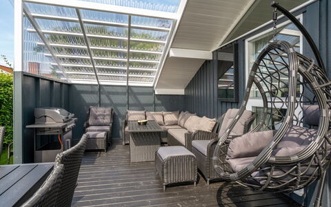 Aasta - 250M from the Sea: Sol, Mur, Sol, Design Intérieur, Bois, Plafond, Parquet, Éclairage, Meubles, Revêtement De Sol Stratifié