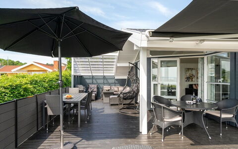 Aasta - 250M from the Sea: Sol, Mur, Sol, Design Intérieur, Bois, Plafond, Parquet, Éclairage, Meubles, Revêtement De Sol Stratifié