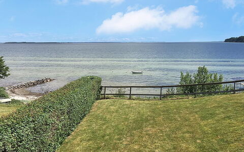 Reinhard - 50M from the Sea: Meubles, Design Intérieur, Sol, Bois, Sol, Plafond, Parquet, Chaise, Table, Éclairage