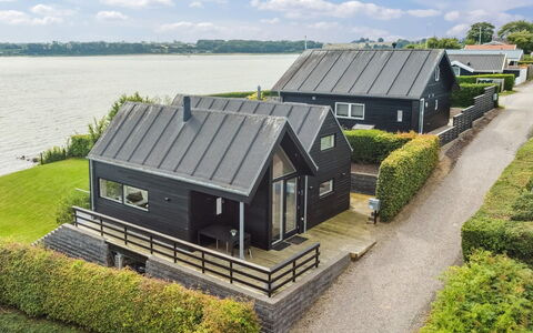 Reinhard - 50M from the Sea: Meubles, Design Intérieur, Sol, Bois, Sol, Plafond, Parquet, Chaise, Table, Éclairage