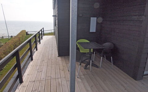 Reinhard - 50M from the Sea: Bois, Sol, Composite, Plate-Forme, Dur, Planche, Balcon, Parquet, Tache De Bois, Balustrade