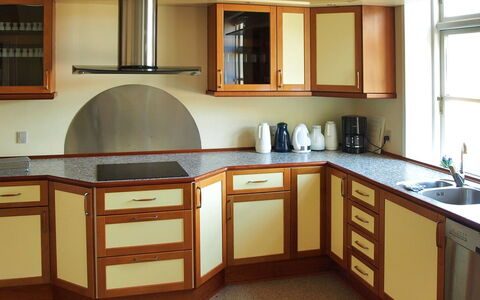 Thia - 4Km to the Fjord: Toit, Maison, Lot Terre, Domicile, Chalet, Biens, Batiments Jardin, Ombre, Cabane En Rondins, Aménagement Paysager