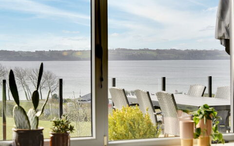 Karli - 330M to the Fjord: Bois, Toit, Architecture, Domicile, Maison, Chalet, Siding, Dur, Pente, Biens