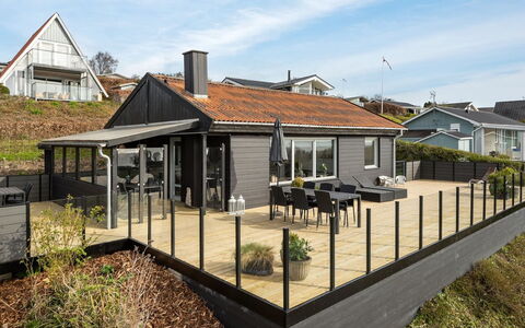 Karli - 330M to the Fjord: Bois, Toit, Architecture, Domicile, Maison, Chalet, Siding, Dur, Pente, Biens