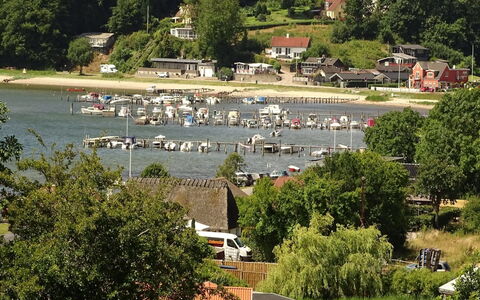 Veselin - 100M from the Sea: Bois, Toit, Architecture, Domicile, Maison, Chalet, Siding, Dur, Pente, Biens