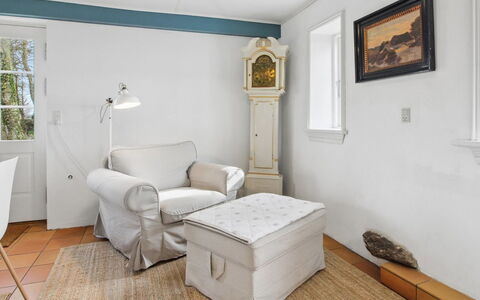 Myra - 18Km from the Sea: Meubles, Design Intérieur, Sol, Mur, Sol, Plafond, Pièce, Éclairage, Salon, Domicile
