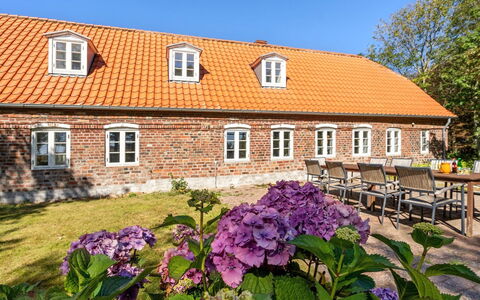 Myra - 18Km from the Sea: Chalet, Biens, Jardin, Cour, Brique, Ferme, Pelouse, Villa