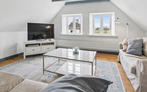 Myra - 18Km from the Sea: Design Intérieur, Plafond, Sol, Meubles, Sol, Pièce, Canapé, Domicile, Salon, Appartement