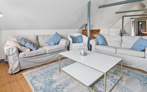 Myra - 18Km from the Sea: Meubles, Sol, Canapé, Design Intérieur, Sol, Salon, Domicile, Plafond, Pièce