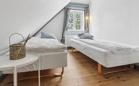 Myra - 18Km from the Sea: Bois, Sol, Sol, Chambre, Design Intérieur, Drap De Lit, Lit, Literie, Meubles, Parquet