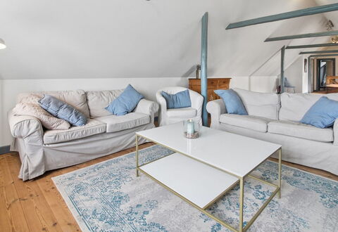 Myra - 18Km from the Sea: Meubles, Sol, Canapé, Design Intérieur, Sol, Salon, Domicile, Plafond, Pièce