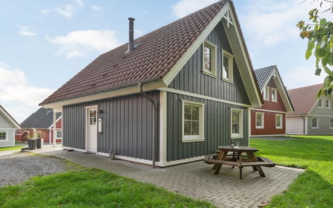 Babette - 75M to the Fjord: Maison, Domicile, Toit, Zone Résidentielle, Chalet, Biens, Ferme, Pelouse, Aménagement Paysager, Siding