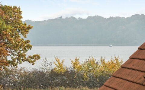 Babette - 75M to the Fjord: Maison, Domicile, Toit, Zone Résidentielle, Chalet, Biens, Ferme, Pelouse, Aménagement Paysager, Siding