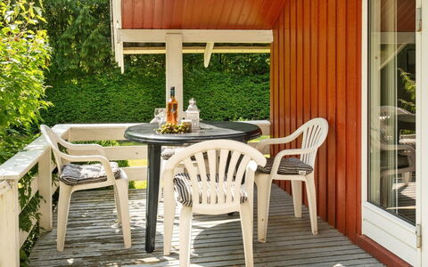 Rentje - 31Km from the Sea: Meubles, Design Intérieur, Chaise, Sol, Table, Recours, Sol, Plafond, Pièce, Eco Hôtel