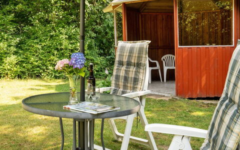 Rentje - 31Km from the Sea: Bois, Tache De Bois, Planche, Dur, Chalet, Plate-Forme, Siding, Ombre, Parquet, Batiments Jardin