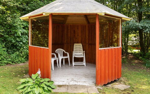 Rentje - 31Km from the Sea: Bois, Tache De Bois, Planche, Dur, Chalet, Plate-Forme, Siding, Ombre, Parquet, Batiments Jardin
