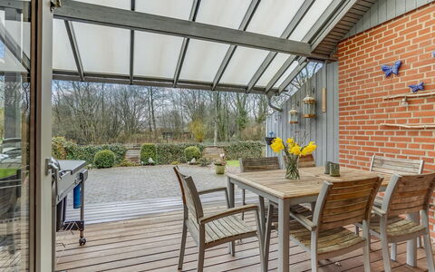 Birita - 20Km from the Sea: Domicile, Toit, Maison, Chalet, Biens, Porte, Porche, Siding, Ferme, Ombre