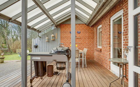 Birita - 20Km from the Sea: Domicile, Toit, Maison, Chalet, Biens, Porte, Porche, Siding, Ferme, Ombre