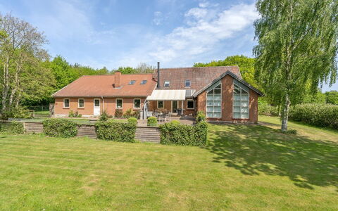 Birita - 20Km from the Sea: Domicile, Toit, Maison, Chalet, Biens, Porte, Porche, Siding, Ferme, Ombre