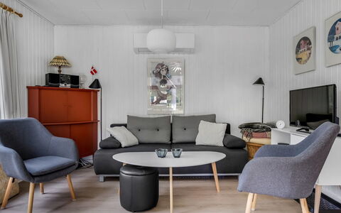 Alflak - 5.2Km from the Sea: Meubles, Design Intérieur, Sol, Sol, Salon, Canapé, Bois, Pièce, Table, Chaise